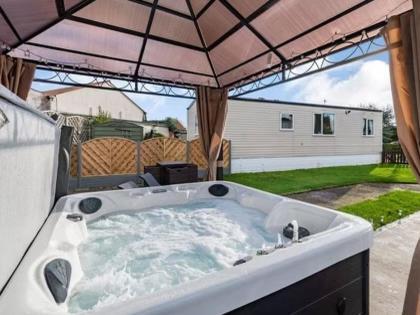 Hot Tub. Countryside. Coast. 5* Patrington Haven Leisure Park, East Yorkshire Villa Exterior foto
