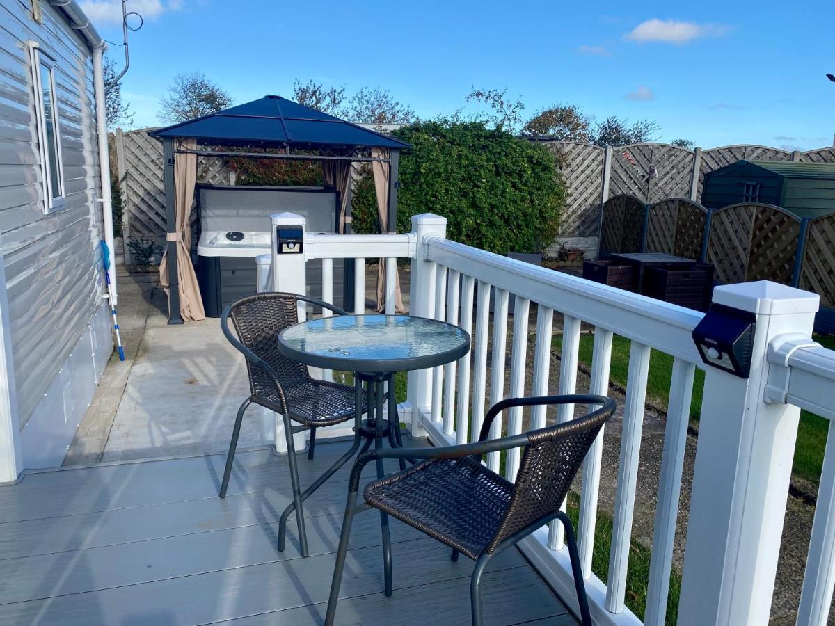 Hot Tub. Countryside. Coast. 5* Patrington Haven Leisure Park, East Yorkshire Villa Exterior foto